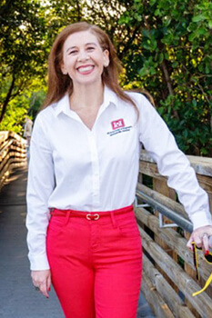 headshot of eva velez